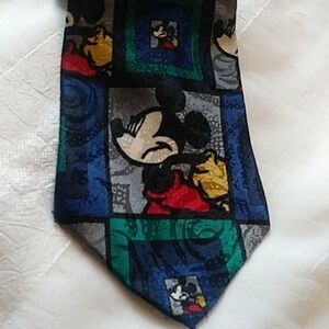 Mickey unlimited tie  